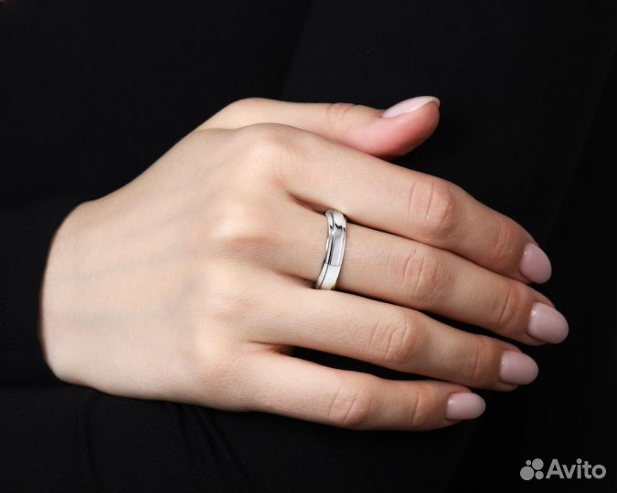 Платиновое кольцо Piaget Possession