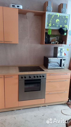 Кухонный гарнитур с техникой бу