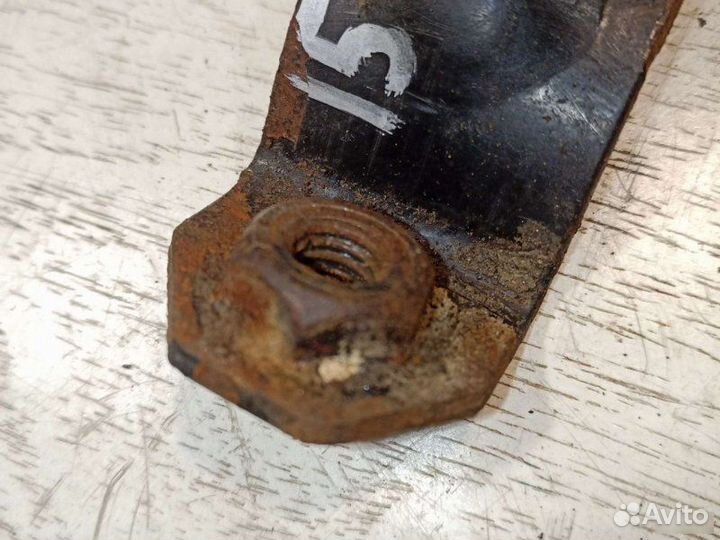 Скоба стабилизатора Volkswagen Passat B3 1993