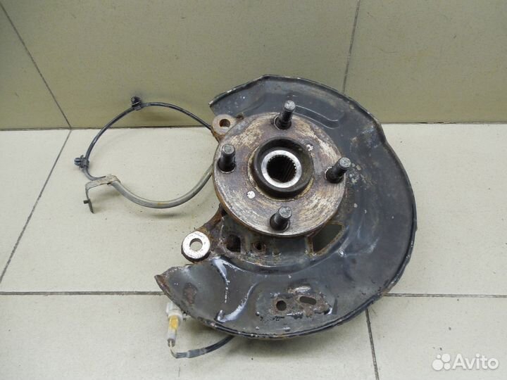 Кулак поворотный передний левый Yaris 2005-2011