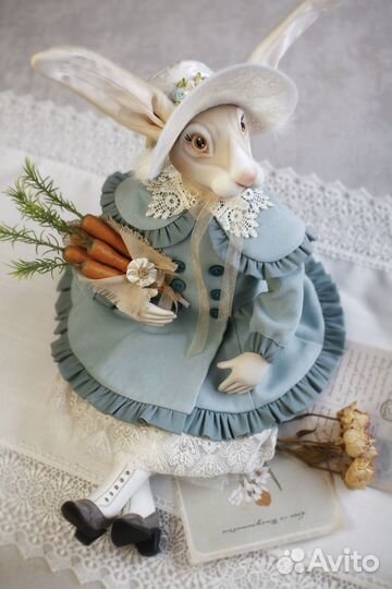 Интерьерная кукла Кролик Девочка с букетом
