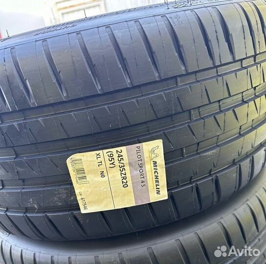 Michelin Pilot Sport 4 S 305/30 R20 и 245/35 R20