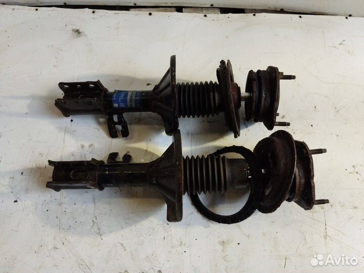 Стойка амортизатора передняя Mazda 626 GD 1989