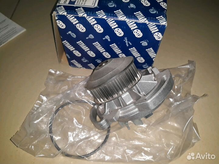 Помпа Volkswagen Polo Golf Vento Jetta