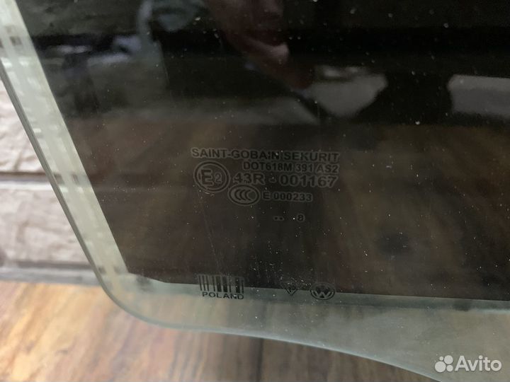 Volkswagen Touareg Стекло двери задней правой