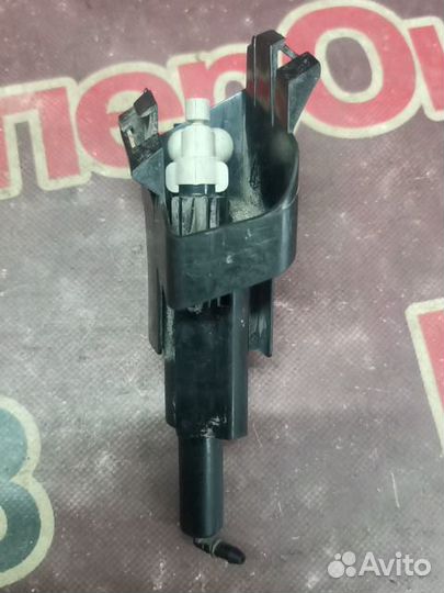 Форсунка омывателя фары Nissan Qashqai