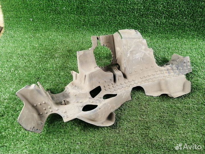 Пыльник переднего подрамника левый Mercedes-Benz