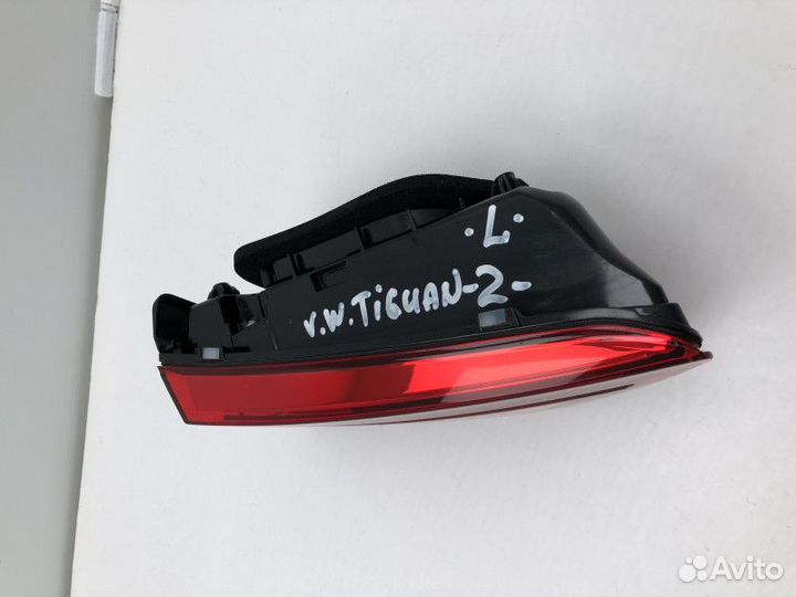 Фонарь задний внутренний левый Volkswagen Tiguan 2