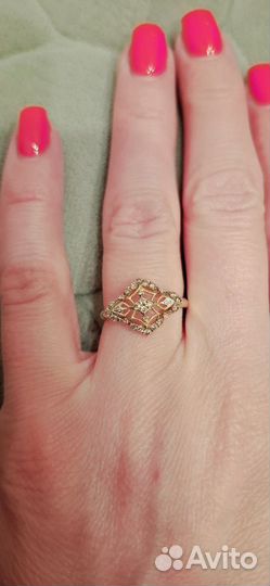 Золотое кольцо с бриллиантоми
