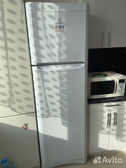 Холодильник indesit