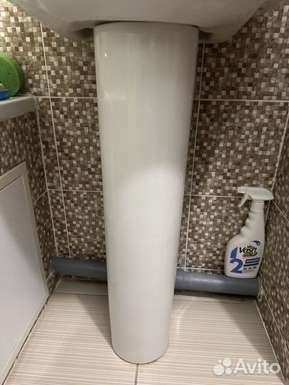 Раковина с ножкой в ванную бу