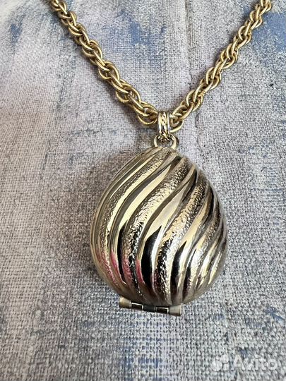 Локет от avon