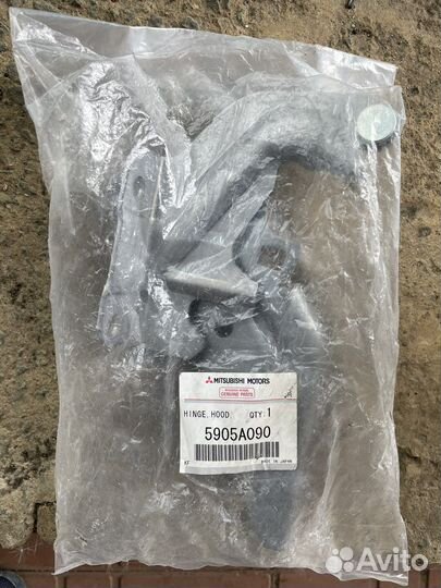 Петля капота левая,правая Lancer X оригинал