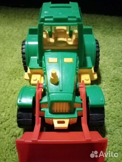 Трактор игрушка