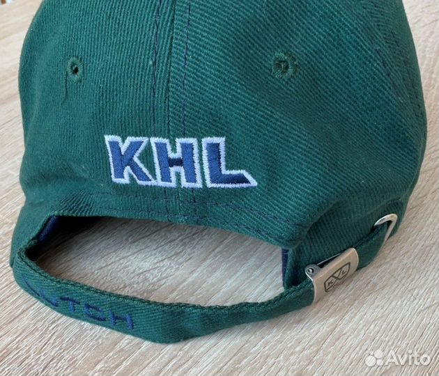 Хоккейные значки матчей звезд кхл на бейсболке