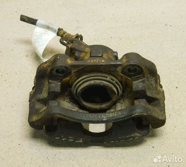 Суппорт передний левый VW Passat B3 1.8