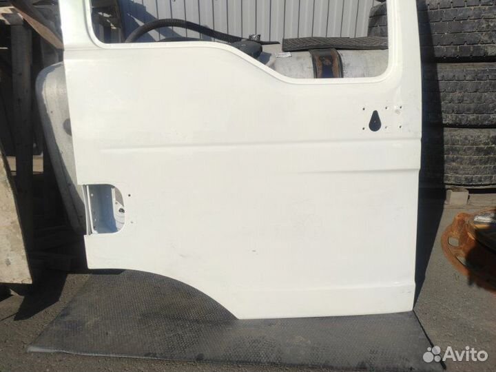 Дверь боковая правая Man Tgs