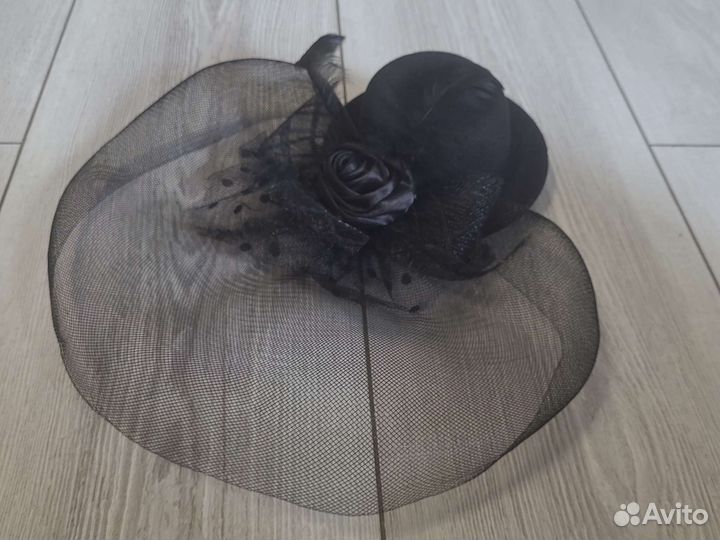 Шляпка на заколке