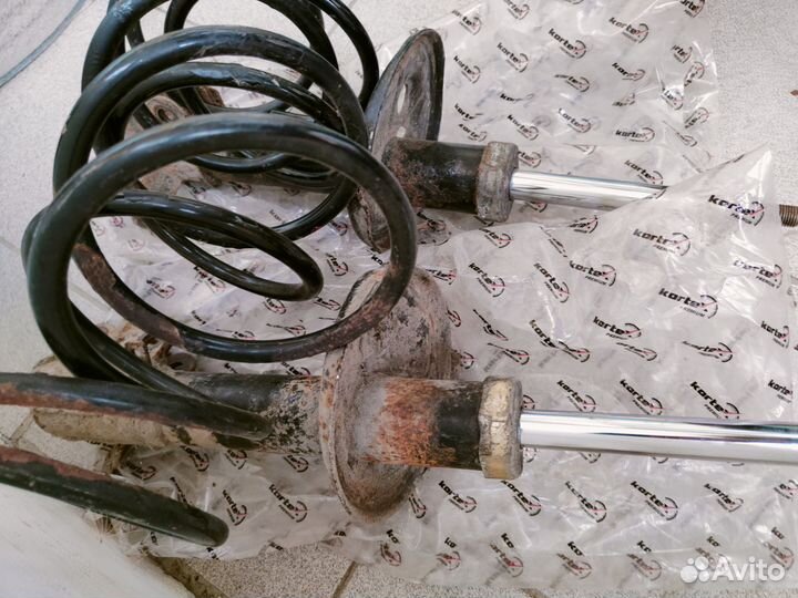 Пружины и стойки Тойота Королла