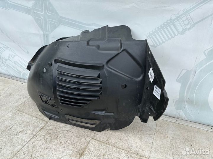 Подкрылок передний правый передняя часть Mercedes