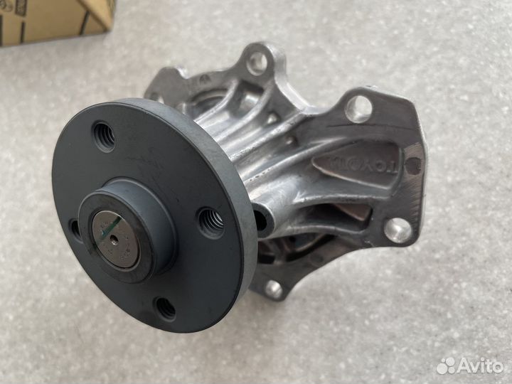 Насос водяной Toyota Camry