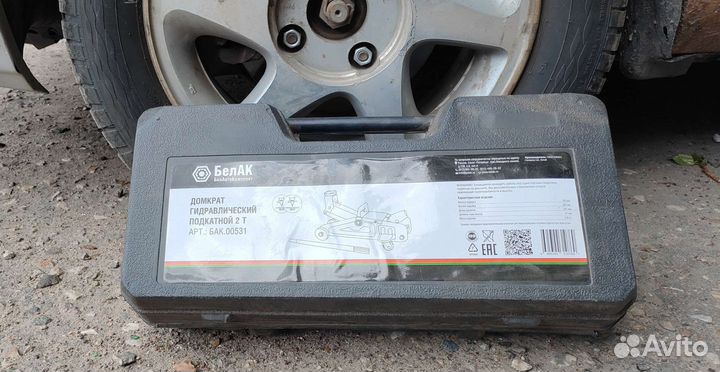 Домкрат подкатной 2 т