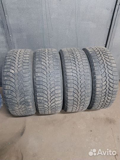 Bridgestone Blizzak Spike-01 215/55 R16 93T