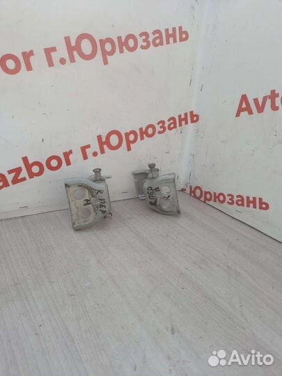 Петли передней правой двери Citroen C4 08г.в