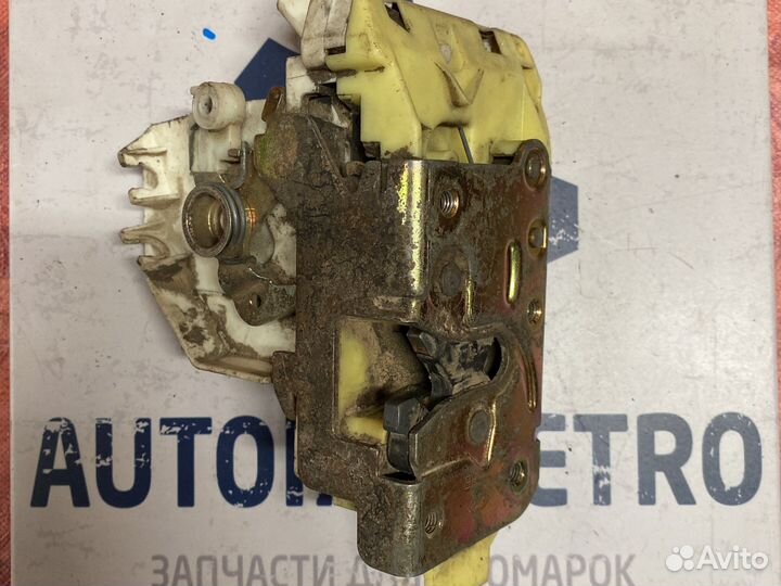 Замок двери передний левый Ford XS41A21813EF