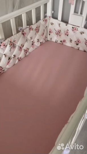 Комплект в кроватку: бортики, одеяло, простынь