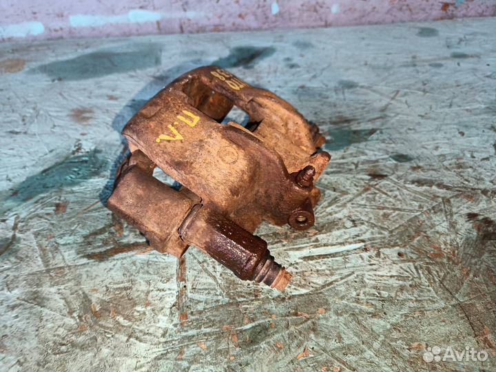 Суппорт передний левый Mercedes Vito 638