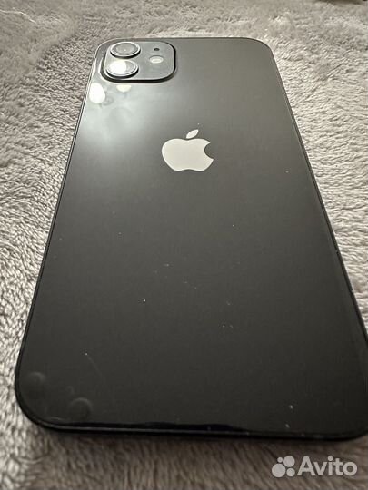 Телефон iPhone 12