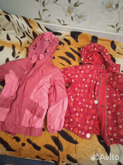 Куртки и пакет вещей для девочки