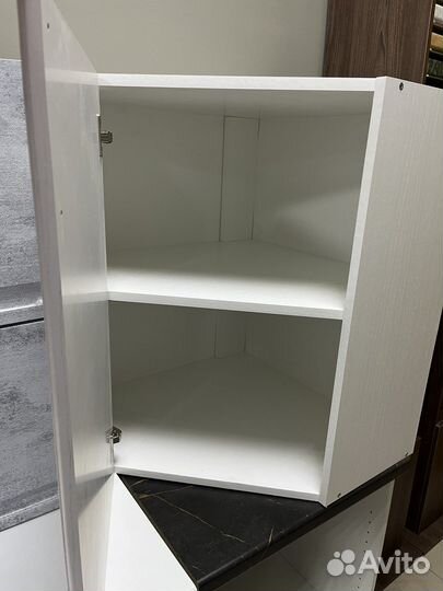 Кухонный гарнитур,шкафы,столы