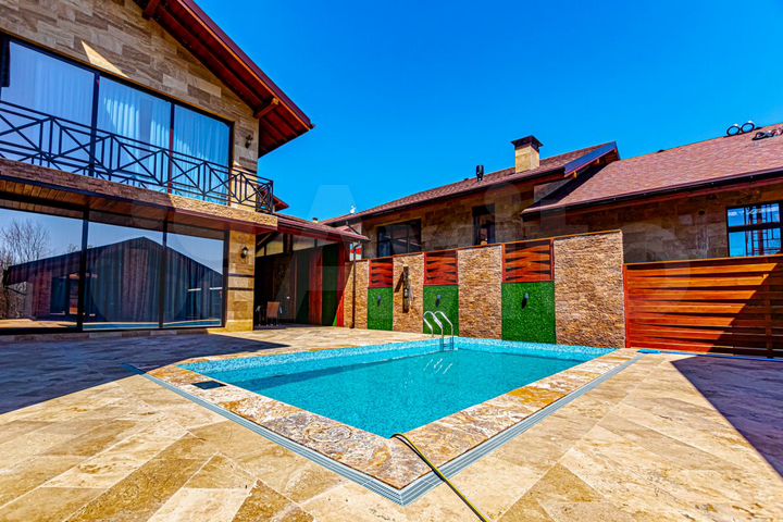 Коттедж 500 м² на участке 8 сот.