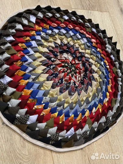 Круглый коврик из треугольничков