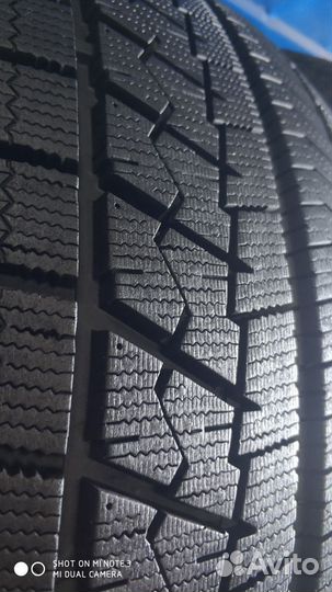 Bridgestone Blizzak VRX 215/50 R17 100Q