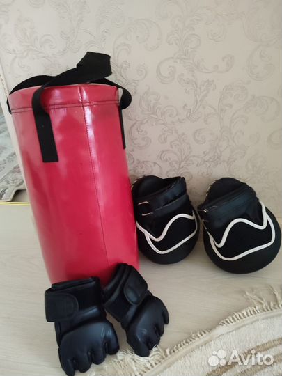 Боксерская груша и перчатки для детей