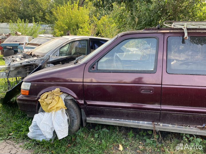 Dodge caravan двери