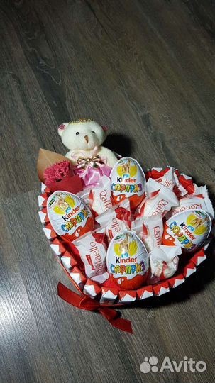 Подарок на 14 февраля Киндер торт