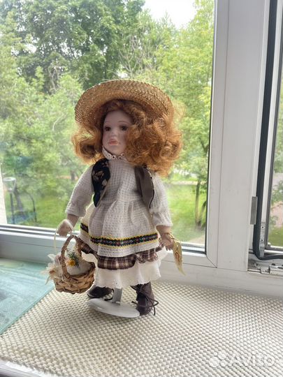 Кукла фарфоровая коллекционная