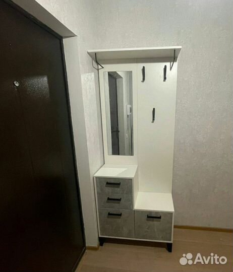 Прихожая с зеркалом