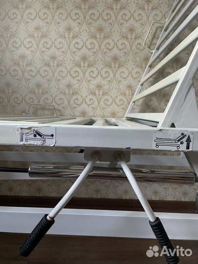 Кровать медицинская и подгузники для взрослых