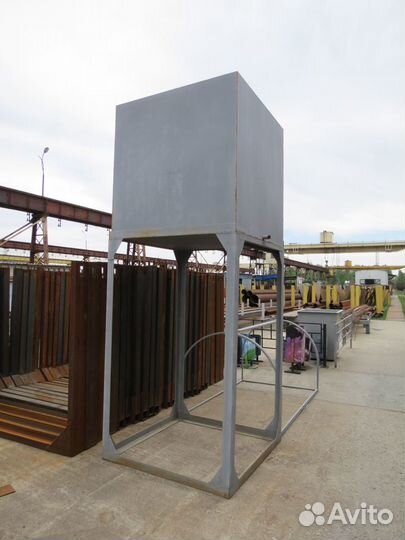 Бак для воды из металла