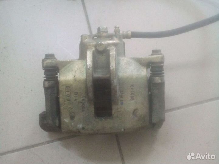 Супорт передний L Toyota Corolla E12 JBC 0585