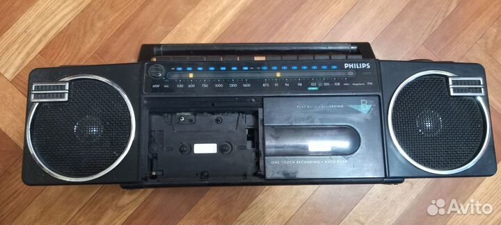 Кассетный магнитофон philips