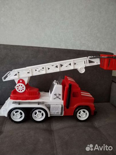 Машина пожарная новая