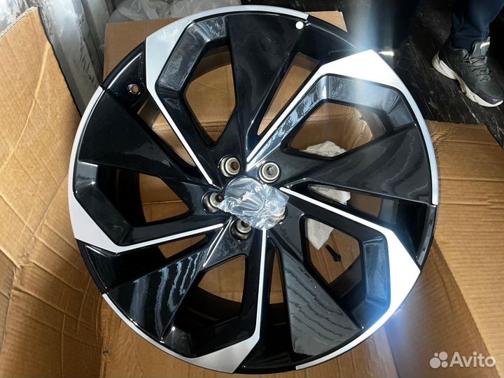 Оригинальные диски Zeekr 001 в Новосибирске