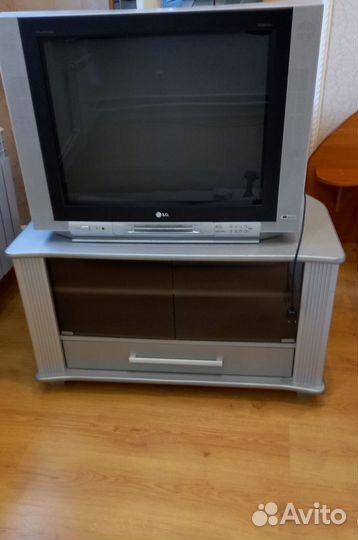Тумба под телевизор и телевизор