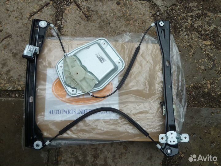 Volkswagen Golf V Стеклоподъемник передний правый